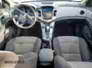 2013 Chevrolet Cruze LS z VIN 1G1PA5SH7D7121691, wystawiony jako Copart lot #82341785 z przebiegiem 174 616 mil mil oraz Czysty tytuł • Clean title. Historia ofert i sprzedaży dostępna na DreamBid. Obrazek 8.