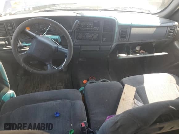 2002 Chevrolet Silverado 2500HD LS с VIN 1GCHK23U02F155784, выставлен на аукционе Copart как лот 61568985 с пробегом 185 497 миль миль и Списание • Salvage title. История ставок и продаж доступна на DreamBid. Изображение 8.