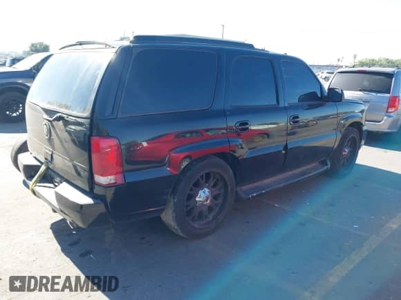 2004 Cadillac Escalade z VIN 1GYEK63N34R100972, wystawiony jako IAAI lot #43374595 z przebiegiem 210 527 mil mil oraz . Historia ofert i sprzedaży dostępna na DreamBid. Obrazek 4.