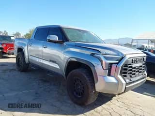 2023 Toyota Tundra Limited z VIN 5TFJA5DB5PX089138, wystawiony jako IAAI lot #43496501 z przebiegiem 25 357 mil mil oraz . Historia ofert i sprzedaży dostępna na DreamBid. Obrazek 1.