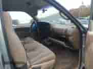 1999 Dodge 1500 z VIN 1B7HF13Y6XJ584918, wystawiony jako IAAI lot #43391240 z przebiegiem 130 238 mil mil oraz . Historia ofert i sprzedaży dostępna na DreamBid. Obrazek 5.