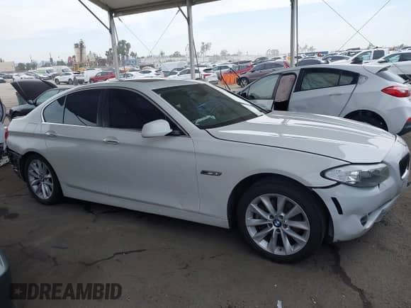 2013 BMW 5 Series 528i с VIN WBAXG5C55DD233169, выставлен на аукционе IAAI как лот 43111152 с пробегом 179 029 миль миль и . История ставок и продаж доступна на DreamBid. Изображение 14.