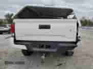 2022 Toyota Tacoma SR z VIN 3TYRZ5CN1NT014189, wystawiony jako Copart lot #81127735 z przebiegiem Nie podano mil oraz Szkoda całkowita • Salvage title. Historia ofert i sprzedaży dostępna na DreamBid. Obrazek 6.