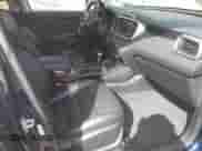 2019 Kia Sorento EX z VIN 5XYPHDA58KG595489, wystawiony jako IAAI lot #41886735 z przebiegiem 73 115 mil mil oraz . Historia ofert i sprzedaży dostępna na DreamBid. Obrazek 5.