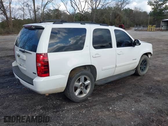 2009 Chevrolet Tahoe 1LT z VIN 1GNEC23359R233645, wystawiony jako IAAI lot #41541396 z przebiegiem 201 830 mil mil oraz . Historia ofert i sprzedaży dostępna na DreamBid. Obrazek 4.