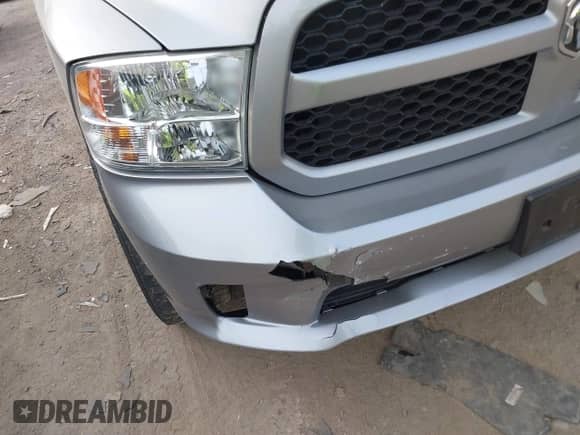 2019 Ram 1500 Express z VIN 1C6RR7FT7KS731059, wystawiony jako IAAI lot #41264070 z przebiegiem 147 444 mil mil oraz . Historia ofert i sprzedaży dostępna na DreamBid. Obrazek 6.