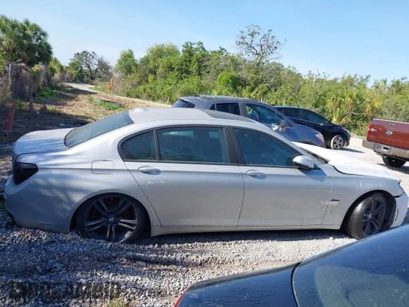 2013 BMW 7 Series 750Li с VIN WBAYE8C50DD133041, выставлен на аукционе IAAI как лот 42280002 с пробегом Не указан миль и . История ставок и продаж доступна на DreamBid. Изображение 14.