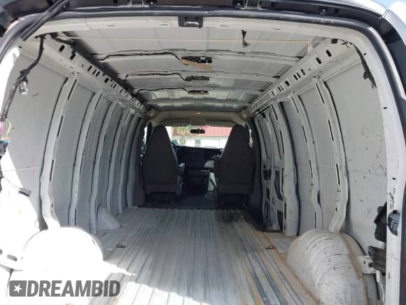 2020 Chevrolet Express Cargo с VIN 1GCWGBFP7L1149607, выставлен на аукционе IAAI как лот 41519575 с пробегом 82 940 миль миль и . История ставок и продаж доступна на DreamBid. Изображение 8.