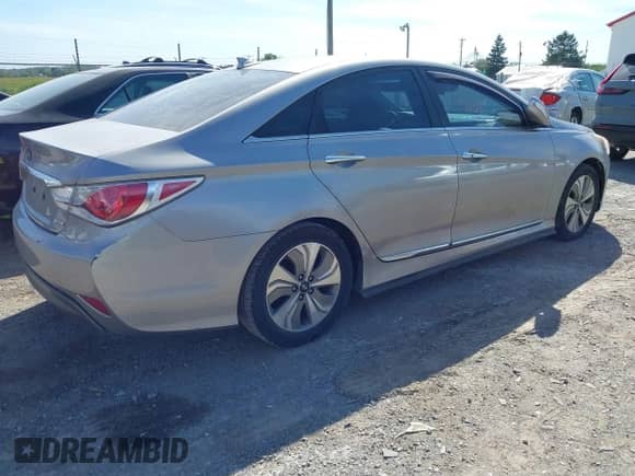 2013 Hyundai Sonata Limited z VIN KMHEC4A43DA092514, wystawiony jako IAAI lot #43357139 z przebiegiem 148 427 mil mil oraz . Historia ofert i sprzedaży dostępna na DreamBid. Obrazek 4.