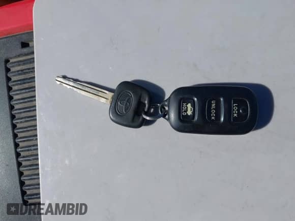 2005 Toyota Camry LE z VIN 4T1BE30K75U032758, wystawiony jako IAAI lot #43315191 z przebiegiem 217 300 mil mil oraz . Historia ofert i sprzedaży dostępna na DreamBid. Obrazek 11.
