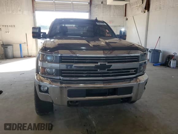 2015 Chevrolet Silverado 2500HD LTZ z VIN 1GC1KWE88FF631410, wystawiony jako Copart lot #65878395 z przebiegiem 118 963 mil mil oraz Szkoda całkowita • Salvage title. Historia ofert i sprzedaży dostępna na DreamBid. Obrazek 5.