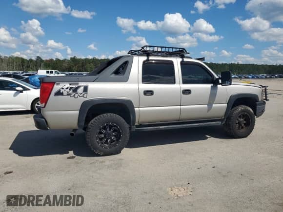 2004 Chevrolet Avalanche z VIN 3GNEK12T74G134039, wystawiony jako Copart lot #56567405 z przebiegiem 172 635 mil mil oraz Szkoda całkowita • Salvage title. Historia ofert i sprzedaży dostępna na DreamBid. Obrazek 3.