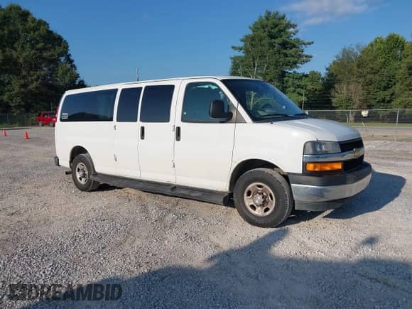 2020 Chevrolet Express Passenger LT с VIN 1GAZGPFG5L1173214, выставлен на аукционе IAAI как лот 43059629 с пробегом 109 145 миль миль и . История ставок и продаж доступна на DreamBid. Изображение 1.