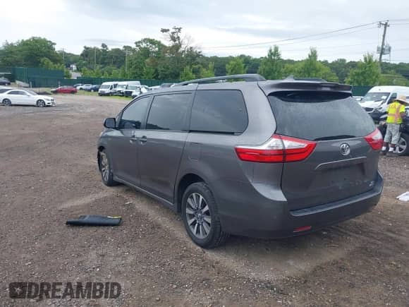 2018 Toyota Sienna LE с VIN 5TDJZ3DC4JS207649, выставлен на аукционе IAAI как лот 42725310 с пробегом 117 544 миль миль и . История ставок и продаж доступна на DreamBid. Изображение 3.