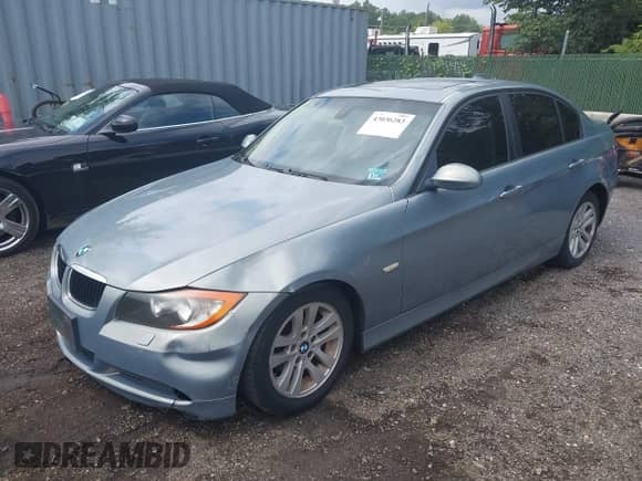 2006 BMW 3 Series 325i z VIN WBAVB13566KX44600, wystawiony jako IAAI lot #43036283 z przebiegiem 168 898 mil mil oraz . Historia ofert i sprzedaży dostępna na DreamBid. Obrazek 2.