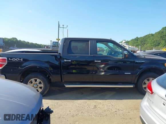 2011 Ford F-150 XLT z VIN 1FTFW1ET6BFC08837, wystawiony jako IAAI lot #42796324 z przebiegiem 214 495 mil mil oraz . Historia ofert i sprzedaży dostępna na DreamBid. Obrazek 13.
