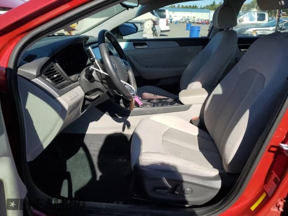 2019 Hyundai Sonata Sport с VIN 5NPE34AF6KH815946, выставлен на аукционе Copart как лот 85755375 с пробегом 60 642 миль миль и Списание • Salvage title. История ставок и продаж доступна на DreamBid. Изображение 7.