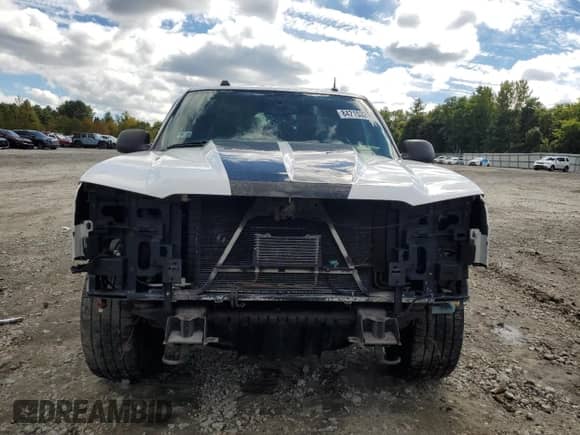 2004 GMC Sierra 1500 SLE with VIN 2GTEK19T741117359, listed as a Copart auction lot 84215325 with 178,265 mi miles and Clean title. Bid and sale history available at DreamBid. Image 5.