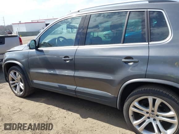 2016 Volkswagen Tiguan S with VIN WVGAV7AX3GW537541, listed as a IAAI auction lot 41834410 with 39,024 mi miles and . Bid and sale history available at DreamBid. Image 14.