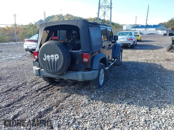 2007 Jeep Wrangler Unlimited X с VIN 1J4GA39127L137551, выставлен на аукционе IAAI как лот 43497385 с пробегом 219 322 миль миль и . История ставок и продаж доступна на DreamBid. Изображение 4.