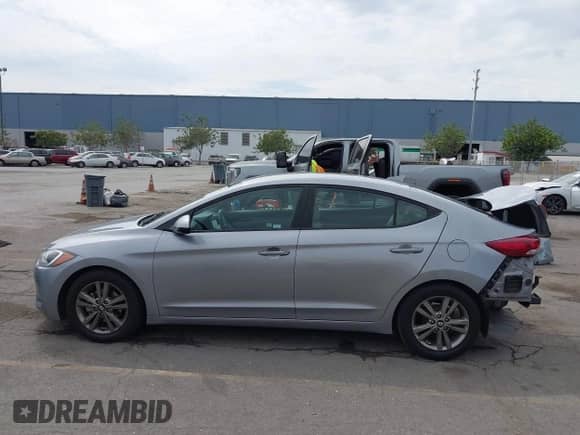 2017 Hyundai Elantra SE z VIN 5NPD84LF8HH033019, wystawiony jako IAAI lot #43259780 z przebiegiem 101 061 mil mil oraz . Historia ofert i sprzedaży dostępna na DreamBid. Obrazek 15.