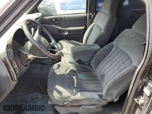 2002 Chevrolet S-10 LS с VIN 1GCCS19W328177540, выставлен на аукционе Copart как лот 65834525 с пробегом 216 167 миль миль и Чистый • Clean title. История ставок и продаж доступна на DreamBid. Изображение 7.