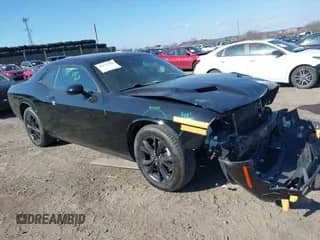 2021 Dodge Challenger SXT z VIN 2C3CDZGG1MH564898, wystawiony jako IAAI lot #41672758 z przebiegiem 68 379 mil mil oraz . Historia ofert i sprzedaży dostępna na DreamBid. Obrazek 1.