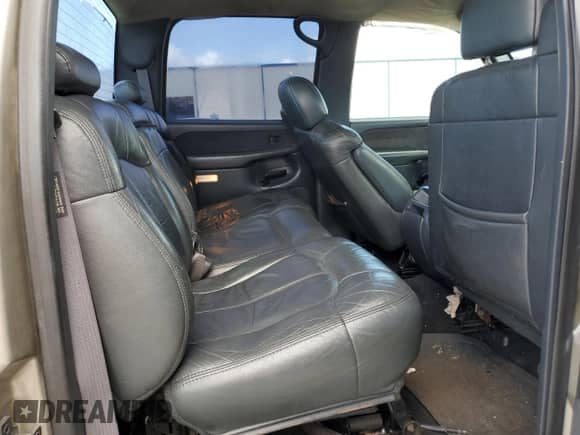 2001 Chevrolet Silverado 2500HD LS with VIN 1GCHC23U21F120613, listed as a Copart auction lot 84431235 with 307,038 mi miles and Salvage title. Bid and sale history available at DreamBid. Image 10.