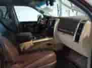 2015 Ram 1500 Laramie Limited z VIN 1C6RR7WM4FS679436, wystawiony jako IAAI lot #43383063 z przebiegiem 64 819 mil mil oraz . Historia ofert i sprzedaży dostępna na DreamBid. Obrazek 5.