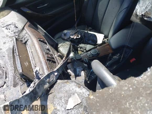 2015 BMW 3 Series 328i xDrive с VIN WBA3B3C52FF548097, выставлен на аукционе IAAI как лот 43194515 с пробегом 99 513 миль миль и . История ставок и продаж доступна на DreamBid. Изображение 16.