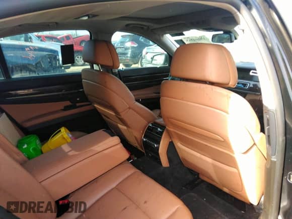 2011 BMW 7 Series 740i z VIN WBAKA4C55BC612634, wystawiony jako IAAI lot #35404385 z przebiegiem 156 003 mil mil oraz . Historia ofert i sprzedaży dostępna na DreamBid. Obrazek 8.