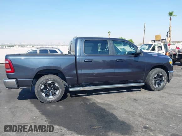 2021 Ram 1500 Big Horn z VIN 1C6RREFM9MN712074, wystawiony jako IAAI lot #42960665 z przebiegiem 44 477 mil mil oraz . Historia ofert i sprzedaży dostępna na DreamBid. Obrazek 6.