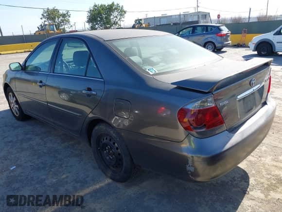 2006 Toyota Camry STD with VIN 4T1BE30K06U656063, listed as a IAAI auction lot 42386998 with 291,975 mi miles and . Bid and sale history available at DreamBid. Image 3.