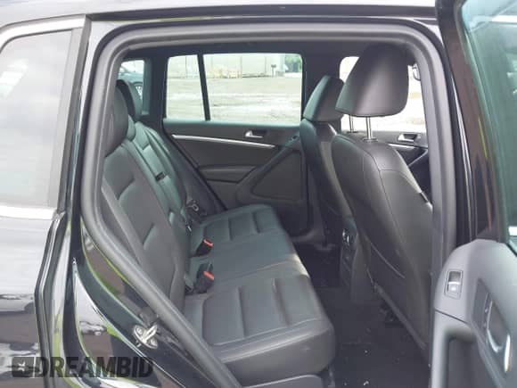 2016 Volkswagen Tiguan SEL with VIN WVGBV7AX4GW060767, listed as a IAAI auction lot 43306174 with 150,752 mi miles and . Bid and sale history available at DreamBid. Image 8.