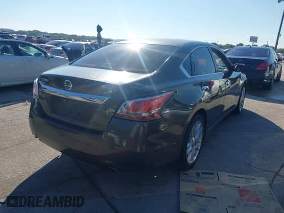 2015 Nissan Altima S z VIN 1N4AL3AP4FC182341, wystawiony jako IAAI lot #43305481 z przebiegiem 204 827 mil mil oraz . Historia ofert i sprzedaży dostępna na DreamBid. Obrazek 4.