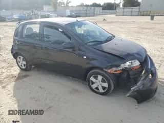 2006 Chevrolet Aveo LS z VIN KL1TD66656B659549, wystawiony jako Copart lot #79019564 z przebiegiem 196 476 mil mil oraz Czysty tytuł • Clean title. Historia ofert i sprzedaży dostępna na DreamBid. Obrazek 4.