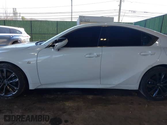2024 Lexus IS 350 F Sport с VIN JTHGZ1E28R5036005, выставлен на аукционе IAAI как лот 41890933 с пробегом 11 619 миль миль и . История ставок и продаж доступна на DreamBid. Изображение 14.