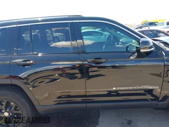 2023 Jeep Grand Cherokee Limited с VIN 1C4RJGBG7PC579147, выставлен на аукционе IAAI как лот 42140352 с пробегом 20 871 миль миль и . История ставок и продаж доступна на DreamBid. Изображение 13.