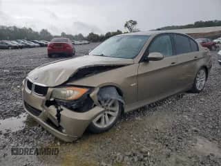 2007 BMW 3 Series 328i z VIN WBAVA33577PG50053, wystawiony jako Copart lot #68766815 z przebiegiem 117 930 mil mil oraz Szkoda całkowita • Salvage title. Historia ofert i sprzedaży dostępna na DreamBid. Obrazek 1.