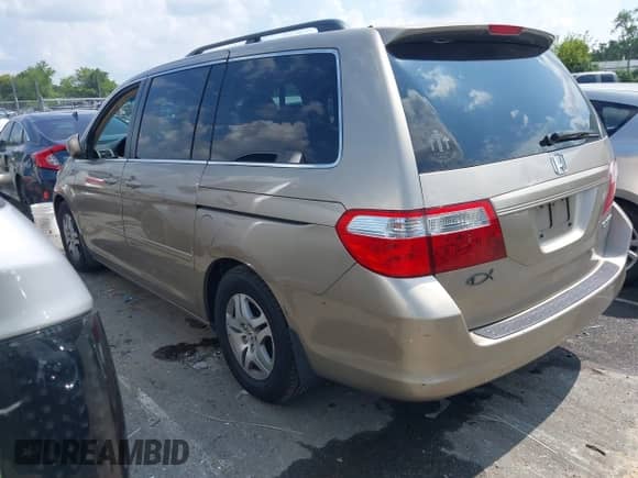 2005 Honda Odyssey EX z VIN 5FNRL38465B409863, wystawiony jako IAAI lot #43009481 z przebiegiem 255 902 mil mil oraz . Historia ofert i sprzedaży dostępna na DreamBid. Obrazek 3.