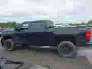 2015 Chevrolet Silverado 2500HD Work Truck z VIN 1GC1KUEG5FF607254, wystawiony jako IAAI lot #42287674 z przebiegiem 105 845 mil mil oraz . Historia ofert i sprzedaży dostępna na DreamBid. Obrazek 15.