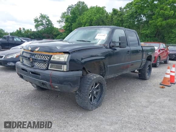 2005 Chevrolet Silverado 1500 LS с VIN 2GCEK13T651111756, выставлен на аукционе IAAI как лот 42392901 с пробегом 200 208 миль миль и . История ставок и продаж доступна на DreamBid. Изображение 2.