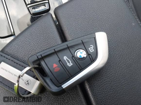 2022 BMW 5 Series 530i xDrive z VIN WBA13BJ01NWX57836, wystawiony jako IAAI lot #43223090 z przebiegiem Nie podano mil oraz . Historia ofert i sprzedaży dostępna na DreamBid. Obrazek 11.