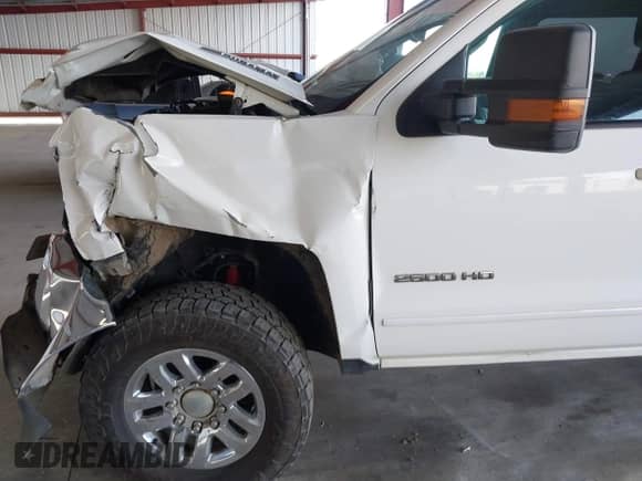 2016 Chevrolet Silverado 2500HD LT z VIN 1GC1KVE88GF247168, wystawiony jako IAAI lot #40907712 z przebiegiem Nie podano mil oraz . Historia ofert i sprzedaży dostępna na DreamBid. Obrazek 17.