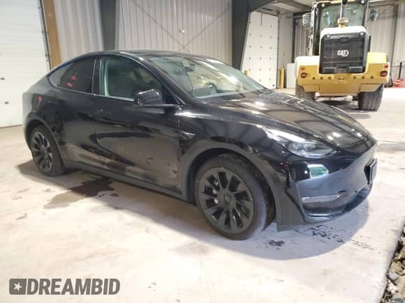 2023 Tesla Model Y Long Range with VIN 7SAYGAEE5PF921301, listed as a Copart auction lot 67586274 with 3,969 mi miles and Salvage title. Bid and sale history available at DreamBid. Image 4.