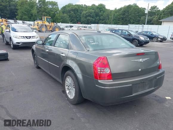2010 Chrysler 300 Touring with VIN 2C3CA5CV2AH195499, listed as a IAAI auction lot 42734552 with 287,143 mi miles and . Bid and sale history available at DreamBid. Image 3.