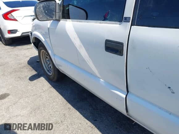 2003 Chevrolet S-10 LS with VIN 1GCCS19X138250401, listed as a IAAI auction lot 42649896 with 145,776 mi miles and . Bid and sale history available at DreamBid. Image 13.