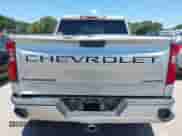 2022 Chevrolet Silverado 1500 Custom z VIN 1GCPWBEK0NZ221605, wystawiony jako IAAI lot #42492573 z przebiegiem 46 916 mil mil oraz . Historia ofert i sprzedaży dostępna na DreamBid. Obrazek 15.