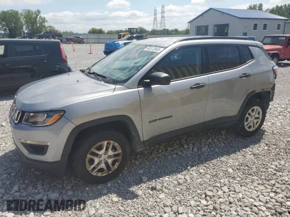 2018 Jeep Compass Sport z VIN 3C4NJDAB8JT252917, wystawiony jako Copart lot #68512045 z przebiegiem 107 350 mil mil oraz Szkoda całkowita • Salvage title. Historia ofert i sprzedaży dostępna na DreamBid. Obrazek 1.
