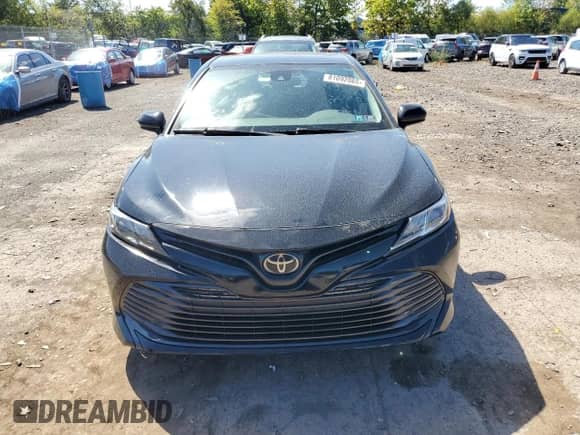 2020 Toyota Camry LE z VIN 4T1C11AK8LU978691, wystawiony jako Copart lot #81092065 z przebiegiem 114 855 mil mil oraz Szkoda całkowita • Salvage title. Historia ofert i sprzedaży dostępna na DreamBid. Obrazek 5.